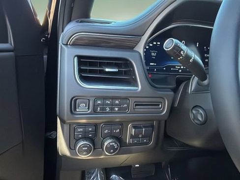 Used 2022 Chevrolet Suburban Z71 w/ Z71 Off-Road Package AWD/4WD image 21