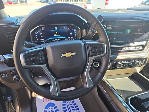 Used 2025 Chevrolet Silverado 3500 LTZ w/ LTZ Convenience Package image 13