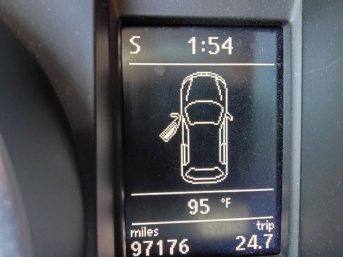 Used 2012 Volkswagen Golf 2-Door FWD image 9