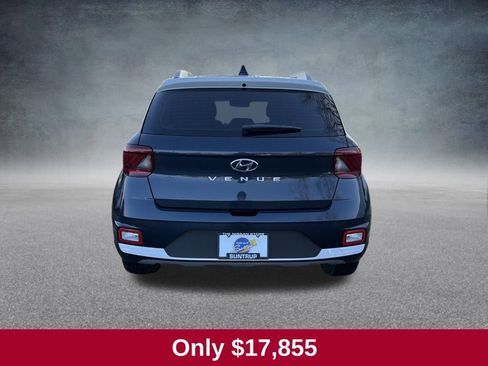 Used 2022 Hyundai Venue Limited image 4