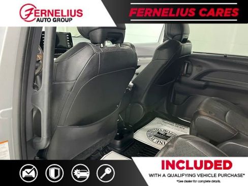 Used 2023 Toyota Sienna XSE AWD/4WD image 21