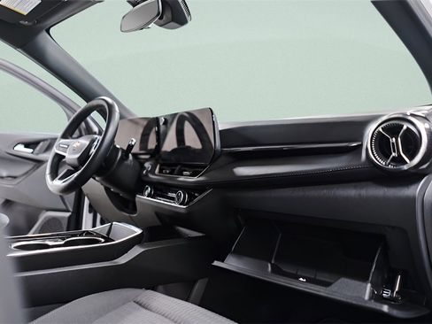 Used 2025 Chevrolet Equinox LT image 38