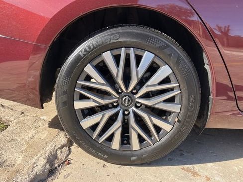 Used 2025 Nissan Altima 2.5 SV FWD image 12
