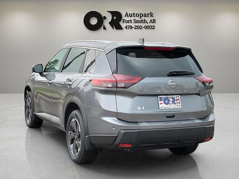Used 2025 Nissan Rogue SV w/ SV Premium Package FWD image 4