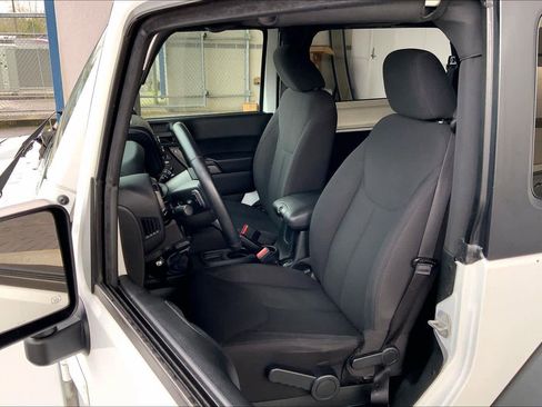 Used 2018 Jeep Wrangler Sport image 7