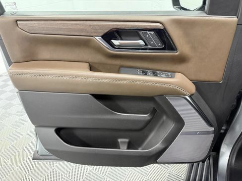 Used 2025 GMC Yukon XL Denali Ultimate AWD/4WD image 14