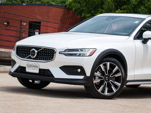 Certified 2026 Volvo V60 B5 Cross Country Ultra w/ Protection Package Premier AWD/4WD image 2