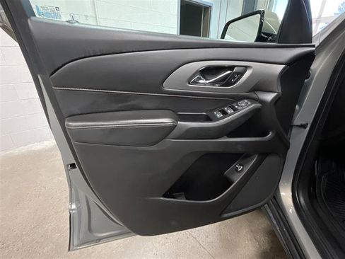 Used 2018 Chevrolet Traverse LT FWD image 9