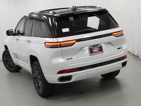 New 2025 Jeep Grand Cherokee Summit w/ Obsidian Package image 11