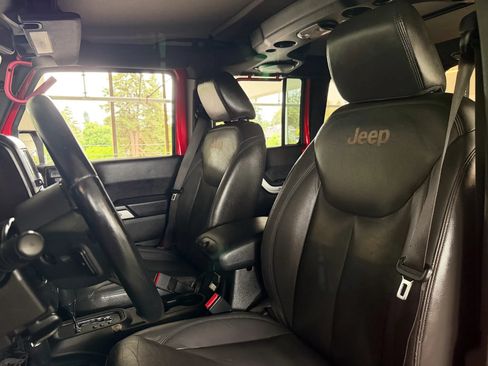 Used 2014 Jeep Wrangler Unlimited Sahara w/ Katzin Premium Leather Group AWD/4WD image 19
