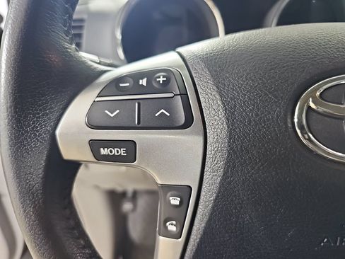 Used 2013 Toyota Highlander Limited AWD/4WD image 23