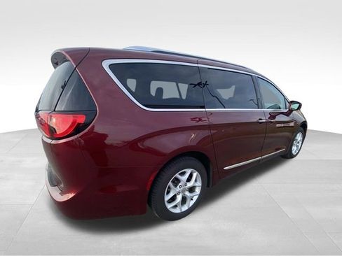 Used 2017 Chrysler Pacifica Touring-L Plus w/ Tire & Wheel Group image 11