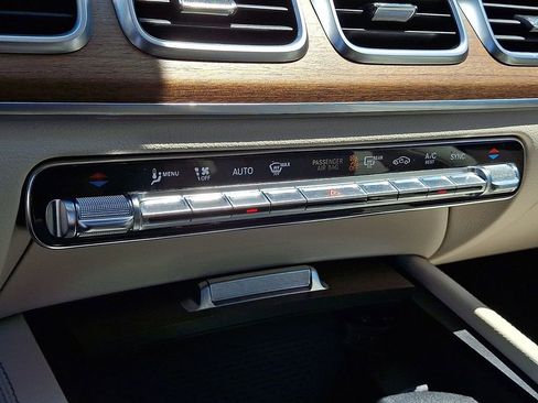 Used 2021 Mercedes-Benz GLE 450 4MATIC image 17