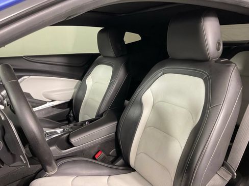 Used 2020 Chevrolet Camaro LT RWD image 14