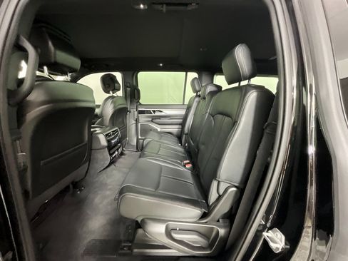 Used 2025 Jeep Wagoneer Series II w/ Premium Group I image 27