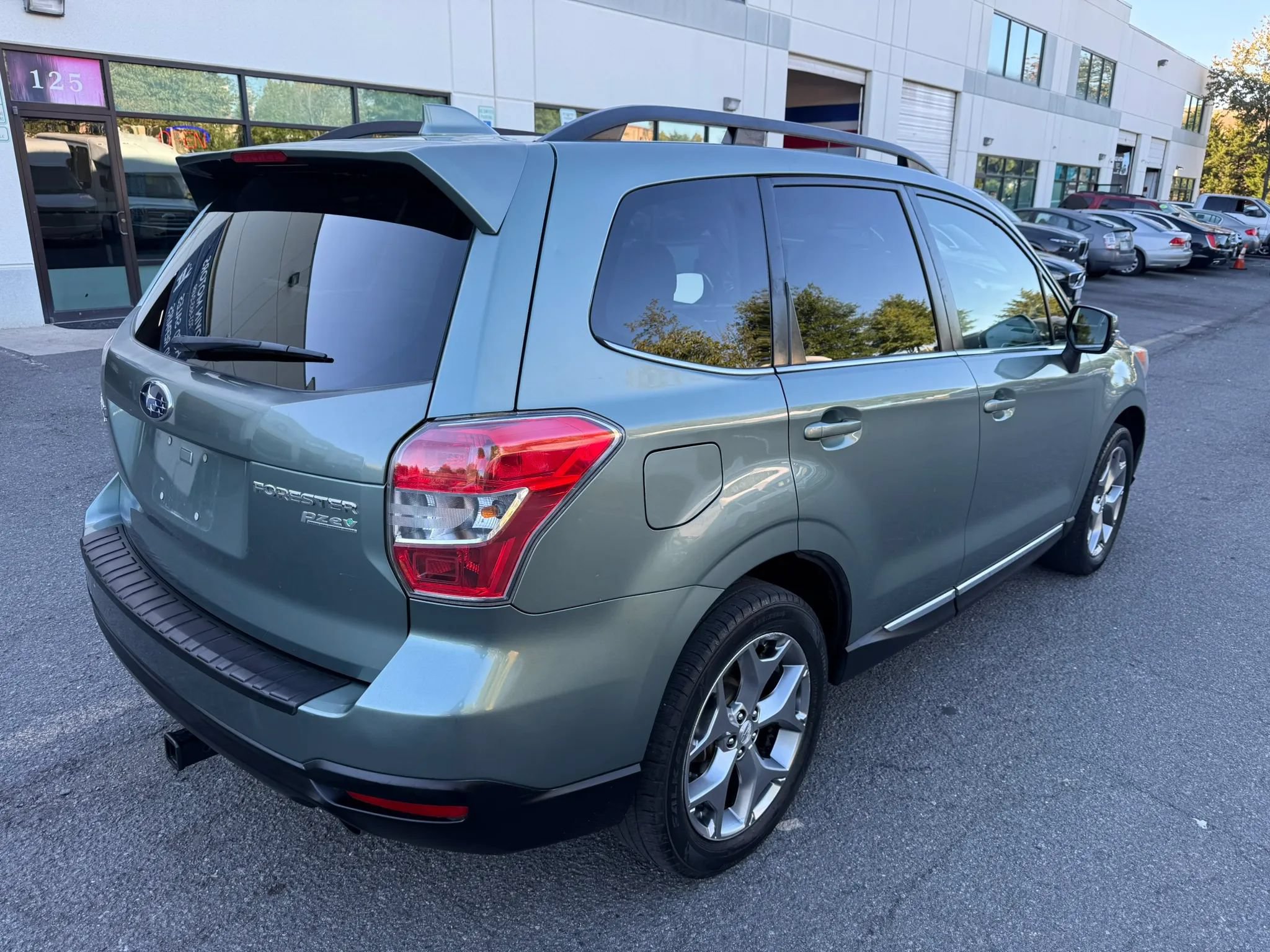 Used 2016 Subaru Forester 2.5i Touring w/ Popular Package #2 AWD/4WD image 4
