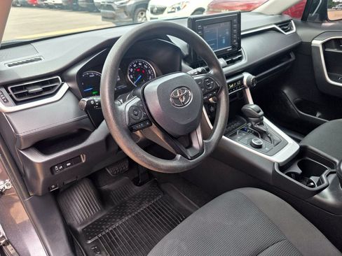 Used 2021 Toyota RAV4 LE AWD/4WD image 12