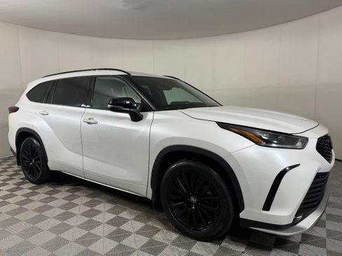 Used 2024 Toyota Highlander XSE FWD image 10