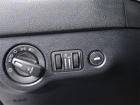 Used 2018 Dodge Charger R/T image 21