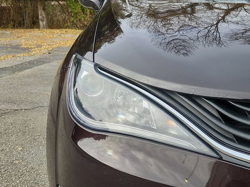 Used 2018 Chrysler Pacifica Touring-L image 9