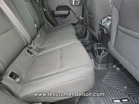 Used 2023 Jeep Gladiator Sport w/ Off Road Group image 15