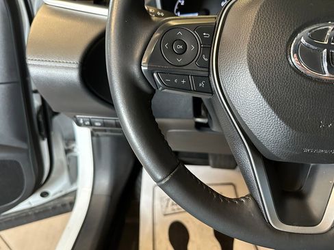 Used 2024 Toyota Corolla Cross LE image 11