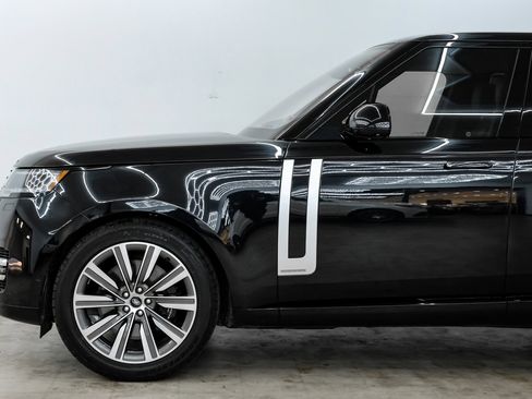 Used 2023 Land Rover Range Rover Autobiography image 13