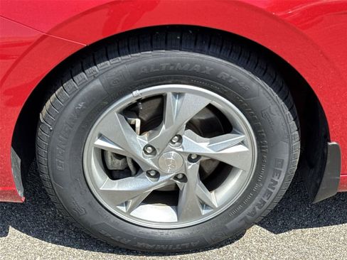 Used 2023 Hyundai Elantra SE FWD image 10