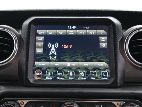Used 2018 Jeep Wrangler Unlimited Sahara AWD/4WD image 29