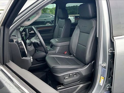 Used 2025 GMC Sierra 3500 Denali w/ Denali Reserve Package AWD/4WD image 24
