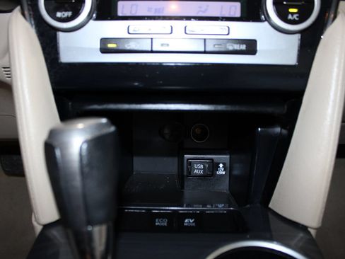 Used 2013 Toyota Camry LE FWD image 15