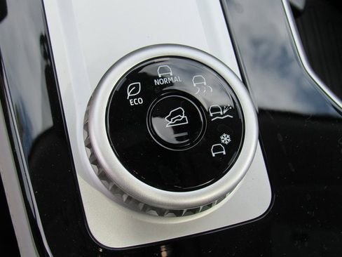 New 2025 Mitsubishi Outlander SE image 21