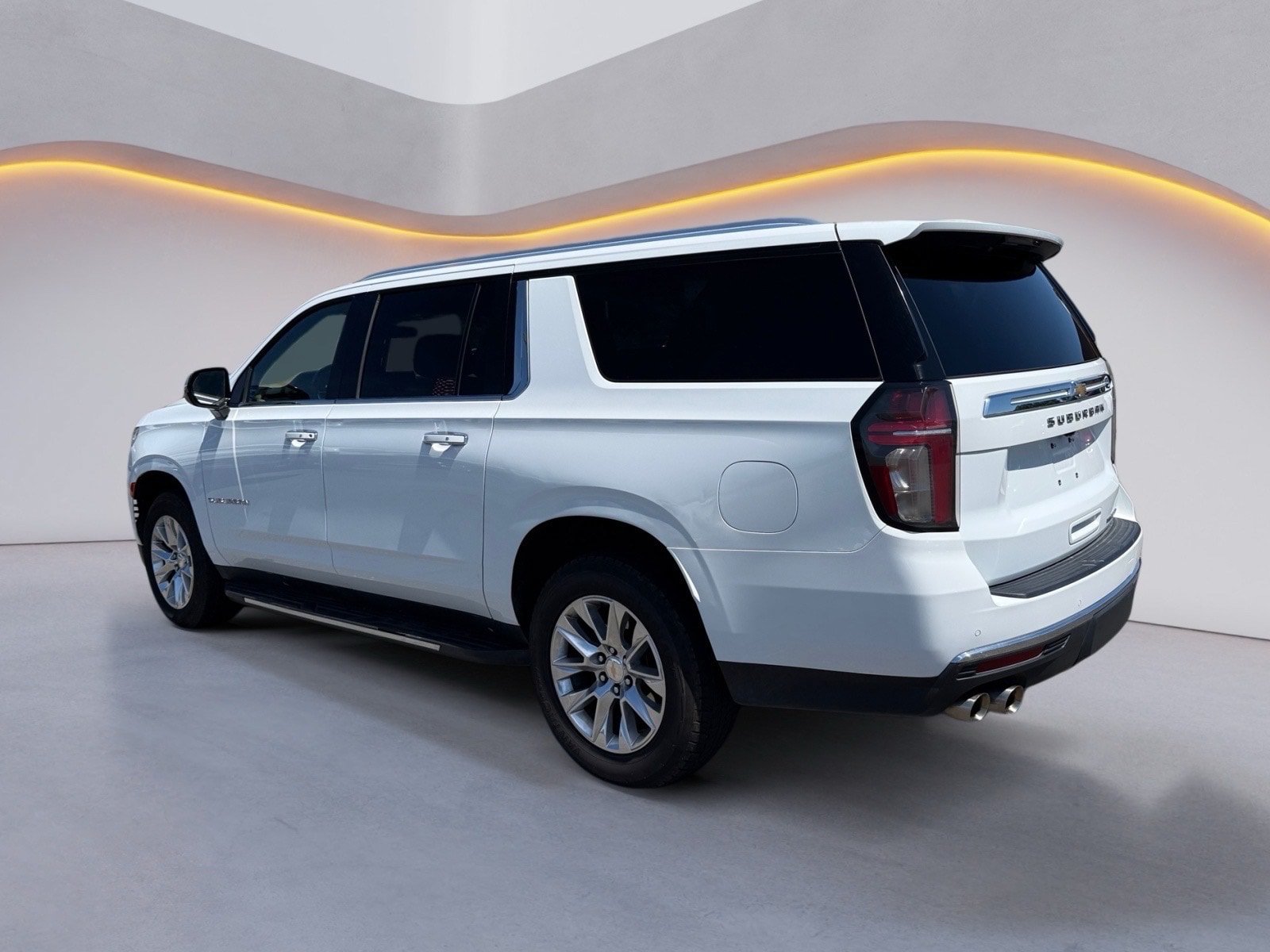 Used 2024 Chevrolet Suburban Premier AWD/4WD image 5