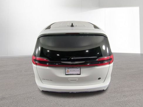 Used 2024 Chrysler Pacifica Touring-L FWD image 36