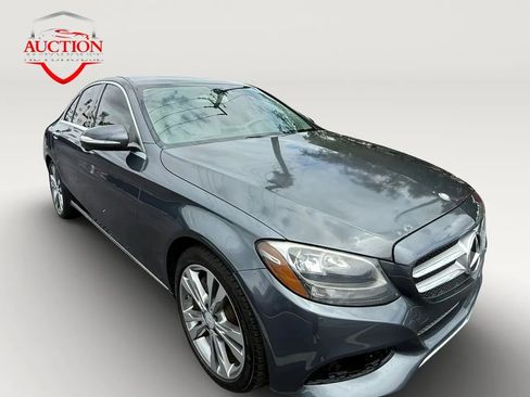 Used 2015 Mercedes-Benz C 300 4MATIC Sedan image 3