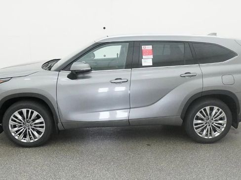 New 2026 Toyota Highlander Platinum AWD/4WD image 3