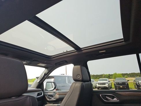 Used 2023 Chevrolet Suburban High Country w/ Premium Package 2 image 11