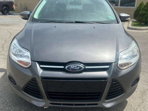Used 2014 Ford Focus SE w/ SE Winter Package FWD image 2