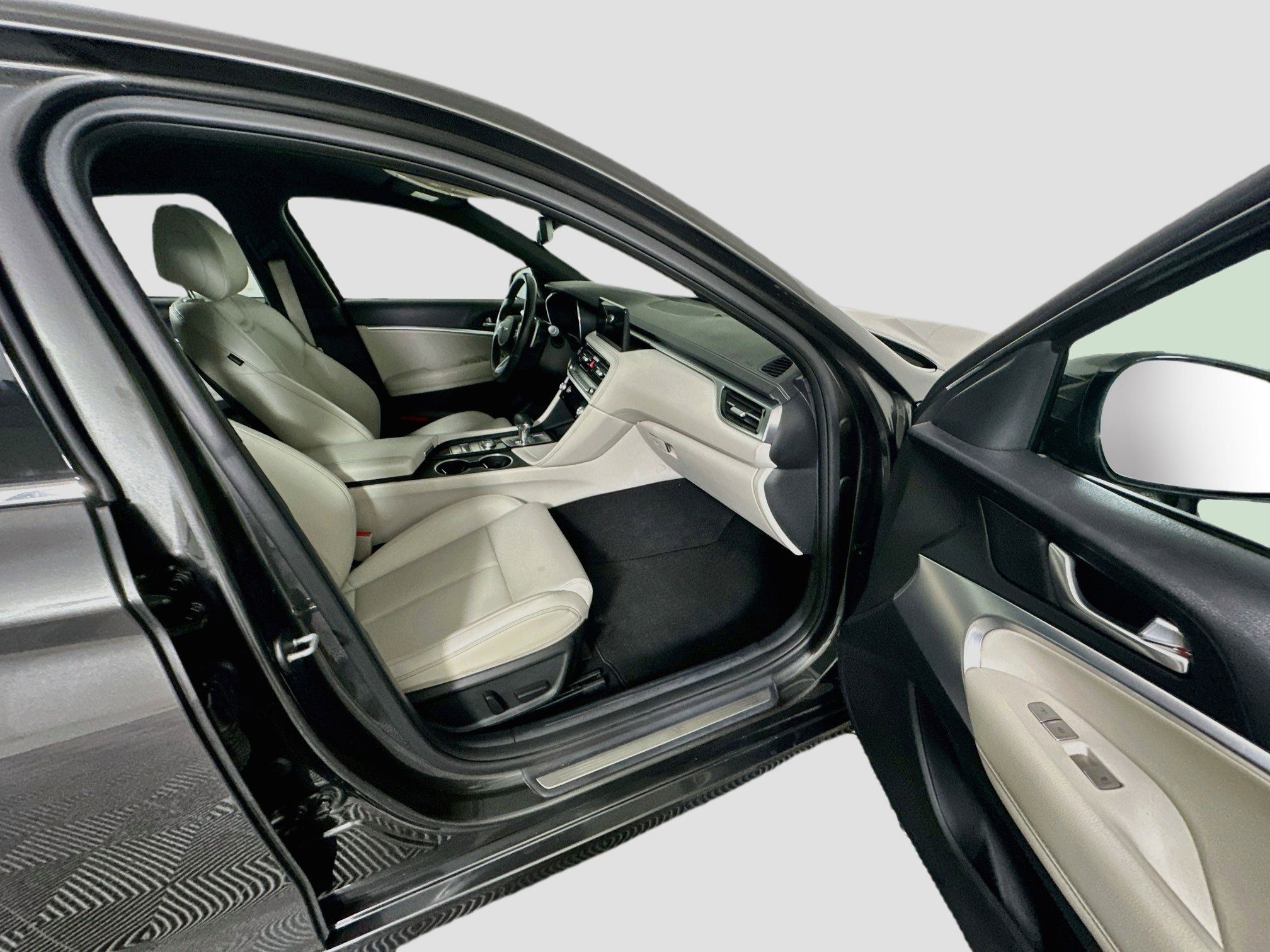 Used 2025 Genesis G70 2.5T RWD image 30