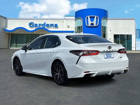 Used 2024 Toyota Camry SE FWD image 4