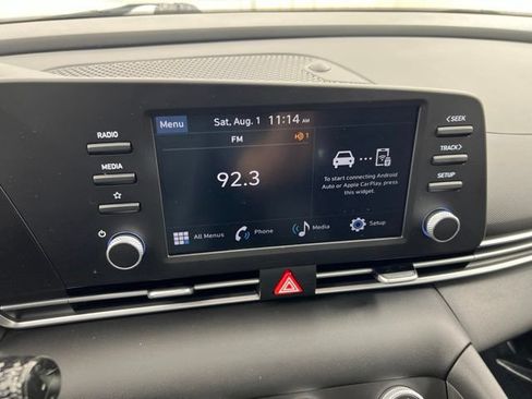 Used 2025 Hyundai Elantra SE FWD image 16