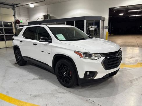 Used 2021 Chevrolet Traverse Premier w/ Redline Edition AWD/4WD image 4