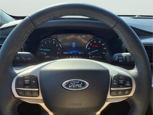 Used 2024 Ford Explorer XLT w/ Equipment Group 202A AWD/4WD image 17