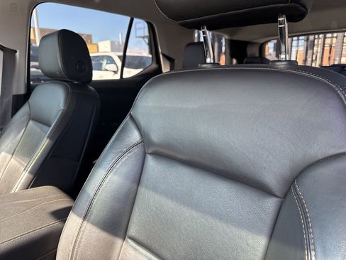 Used 2021 Chevrolet Traverse LT image 8