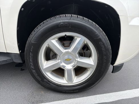 Used 2011 Chevrolet Avalanche LTZ image 30