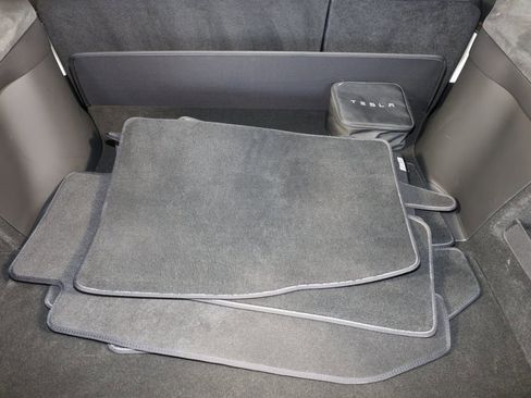 Used 2023 Tesla Model X image 16