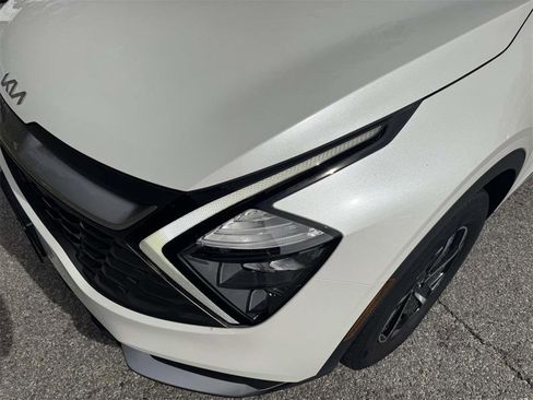 Used 2023 Kia Sportage LX image 9