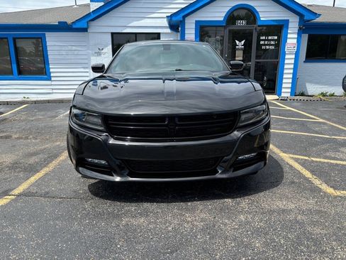 Used 2016 Dodge Charger SXT AWD/4WD image 2