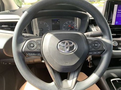 Used 2025 Toyota Corolla LE image 19