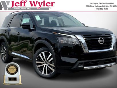 New 2025 Nissan Pathfinder Platinum w/ Black Appearance Package